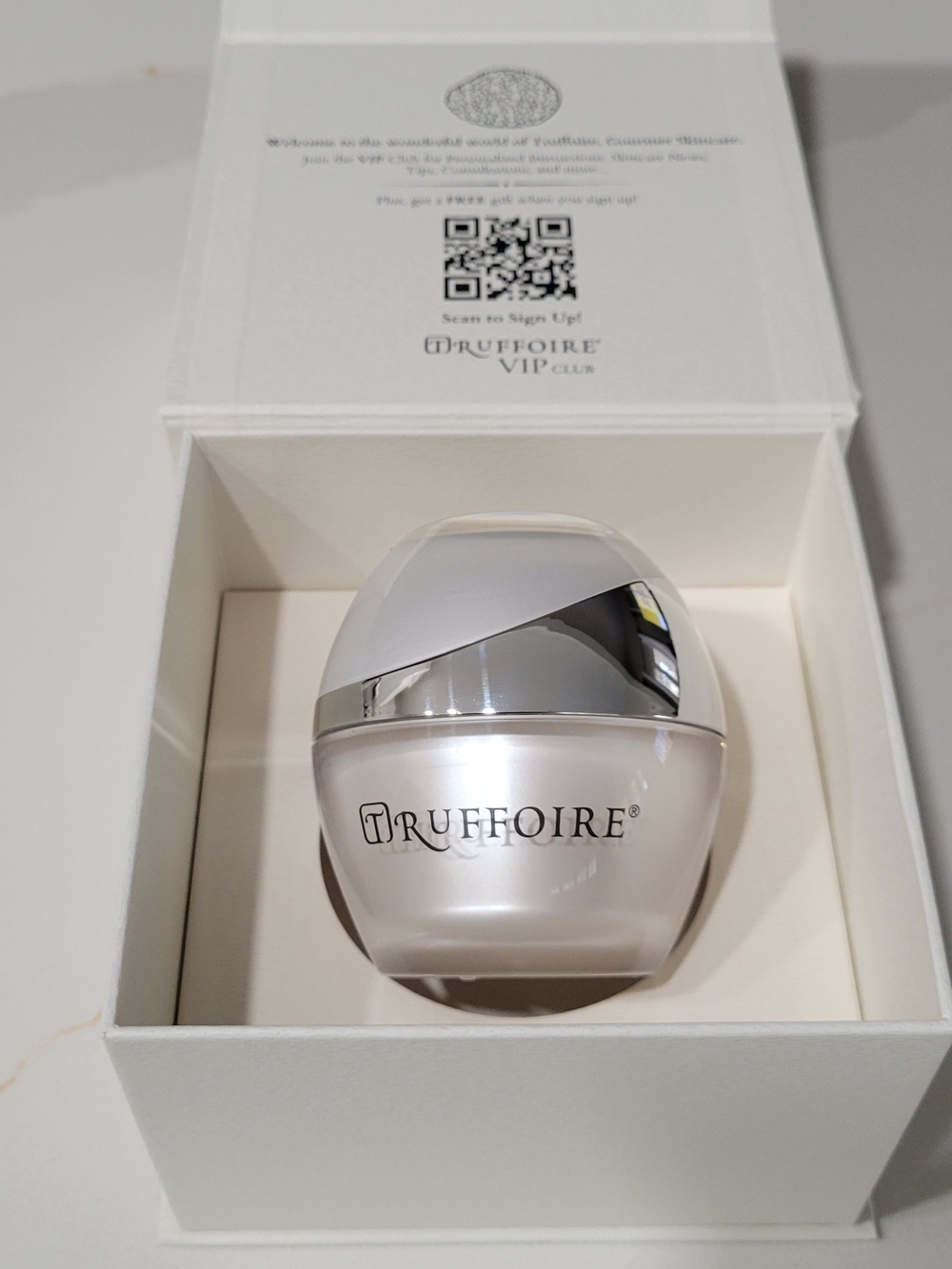 Hydrating Moisturizer in Pearl White